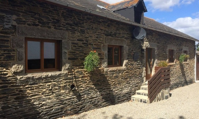 Plussulien Casa | Casa rural rural tranquila con gran jardín y terraza.