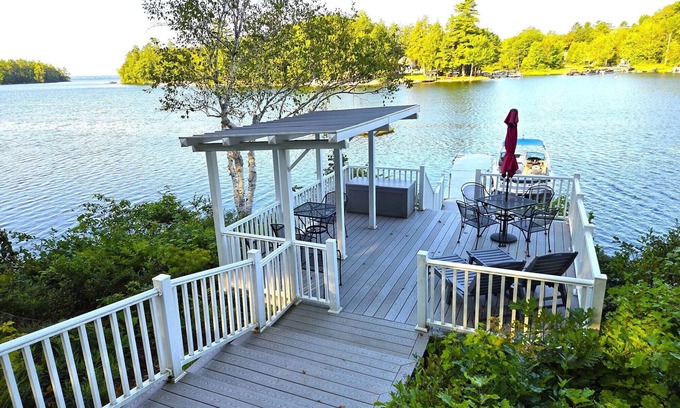 South Casco Casa | Tranquil, serene Sebago Lakefront House on 2 wooded acres - 300ft waterfront!