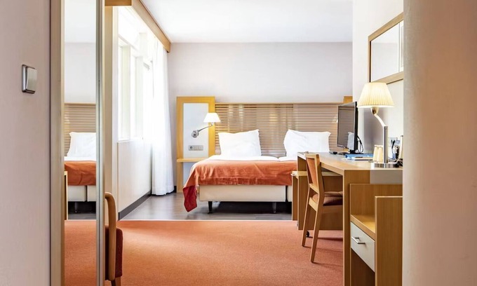 Zon en Schild Hotel | Tranquil Stay with Free Parking, Outdoor Terrace & Biking Adventures