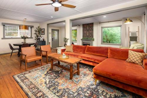 Dahlonega Casa | Tranquil & Stylish, Wineries, Hiking, 8min to Town