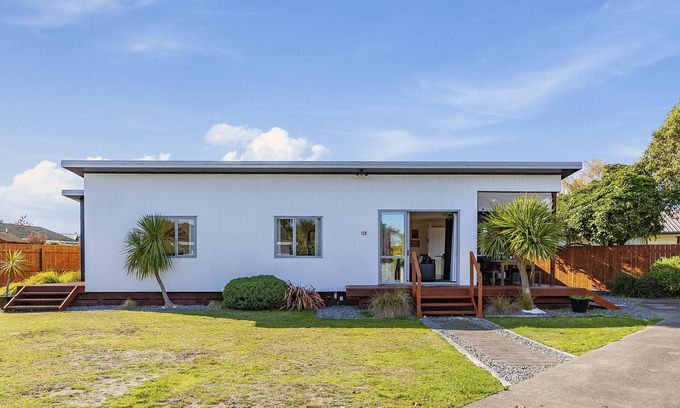 Hilltop Casa | Tranquil Tauhara - Taupo Central Holiday Home
