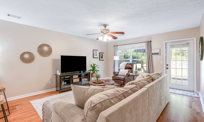 Auburn Casa | Tranquil townhome near campus with seasonal pool access & private patio
