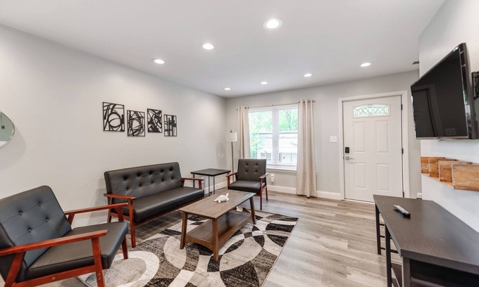 Villa Heights Casa | Tranquil townhome with AC in NoDa Charlotte