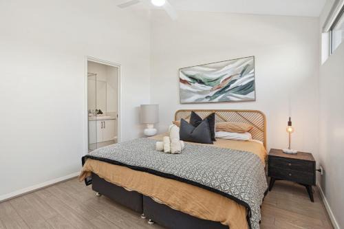 Bassendean Casa | Tranquil Tree Views 2 Bedroom 2 Bathroom Apartment