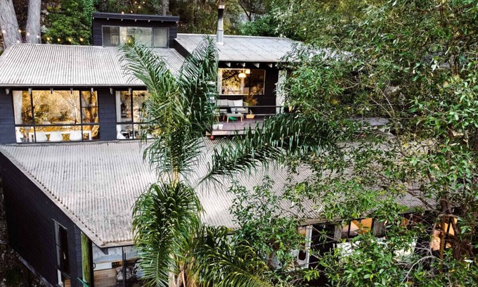 Hornsby Casa | Tranquil Treehouse Retreat