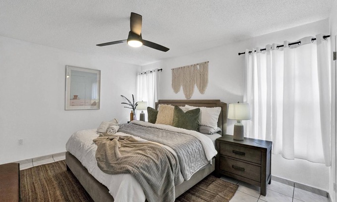 Tamiami Casa | Trópicos Tranquilos: Retiro con 3 Habitaciones y 2 Baños, Piscina Privada