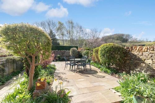 Cheltenham Casa | Tranquil Two Bedroom Home on Leckhampton Hill