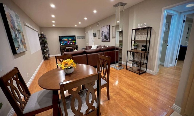 Montrose Apartamento | Tranquil 2 Beds/2 Baths in the Heart of Montrose!