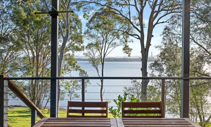 Wangi Wangi Casa | Tranquil Waterfront Retreat