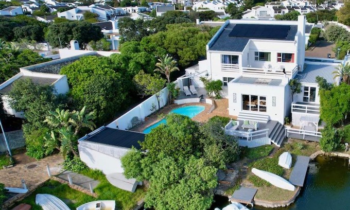 Marina da Gama Casa | Tranquil Waterfront Hideaway with Stunning Views