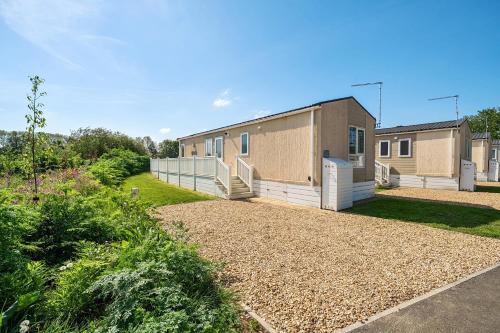 Great Houghton Casa | Tranquil Waters - Billing Aquadrome