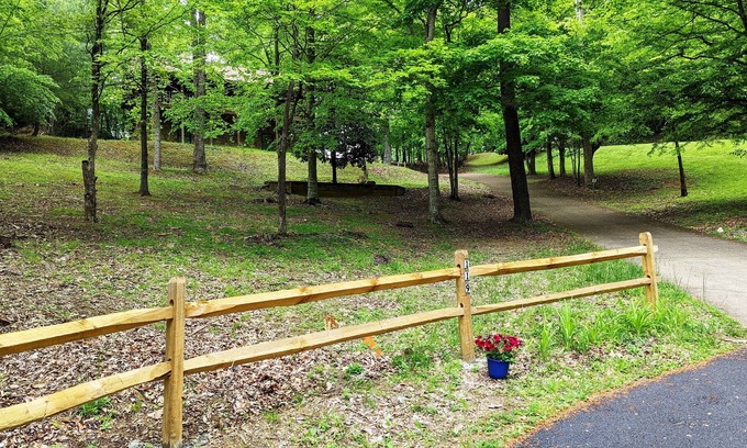 Unicoi Casa | TRANQUIL WILDWOOD HIDEAWAY SECLUDED HOLLOW, 10 MILES FROM EVERYTHING! SLEEPS 4.