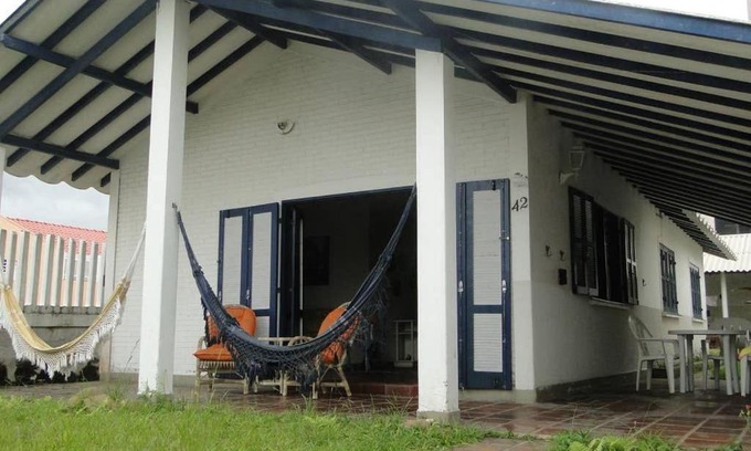 Matinhos Casa | Tranquilidade a alguns passos da praia - churrasqueira, super wi-fi!