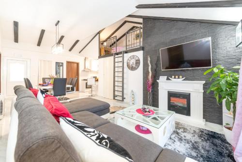 Mokosica Apartamento | Tranquility and Nature in 4 Bedroom with Sea View