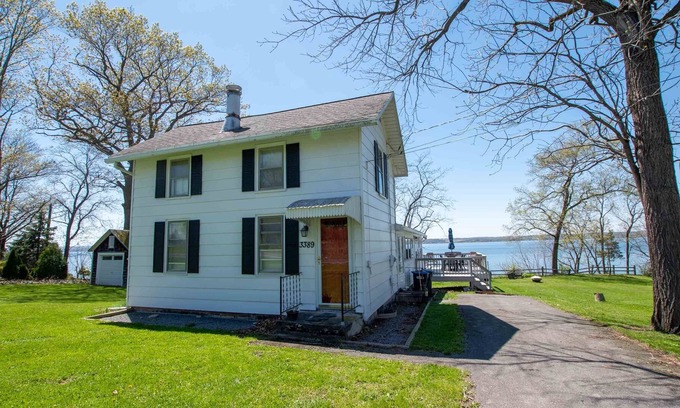 Town of Ledyard Cabaña | Base Tranquility: "Cayuga Lakehouse a 1 milla del Aurora Inn Wedding Venue"