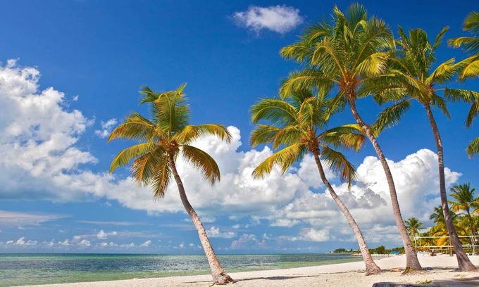 Key West Historic District Cabaña | Tranquility by Avantstay Close to Duval St w/ BBQ & Shared Pool