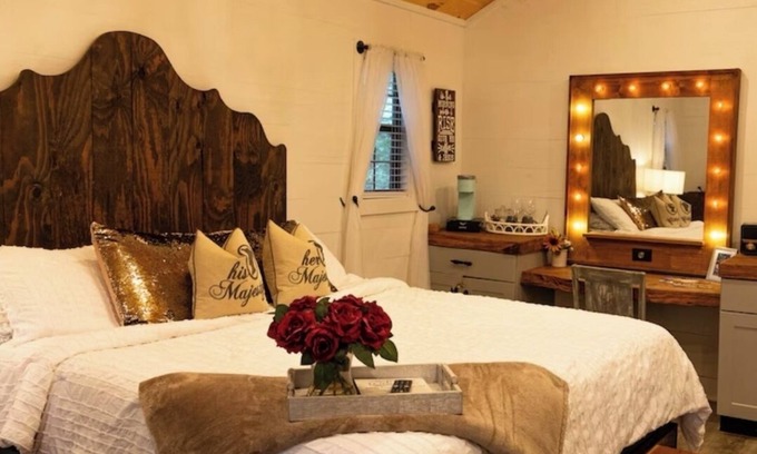 Valley View Casa | Tranquility Cabin - experience the wild wonders of Oak Meadow Ranch