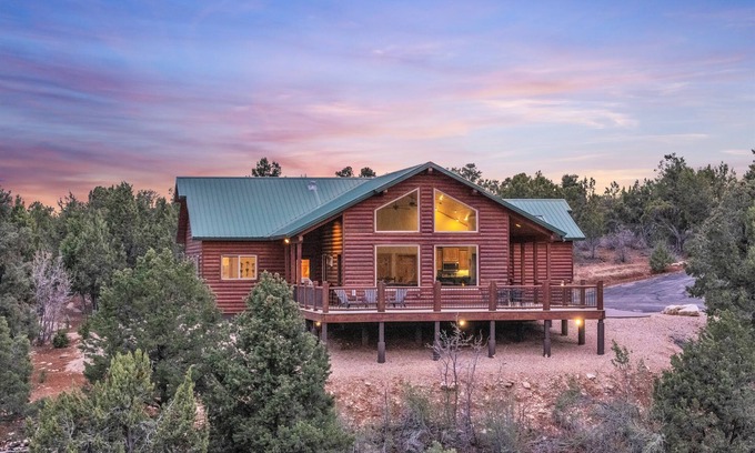 Zion National Park East Entrance Casa | Tranquility Cabin| Family-Friendly Zion Getaway