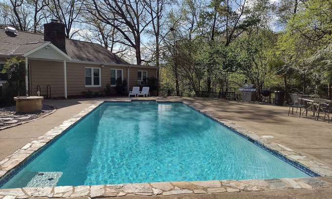 Fredericksburg Casa | Tranquility, Civil war park walk, seasonal pool, and sauna