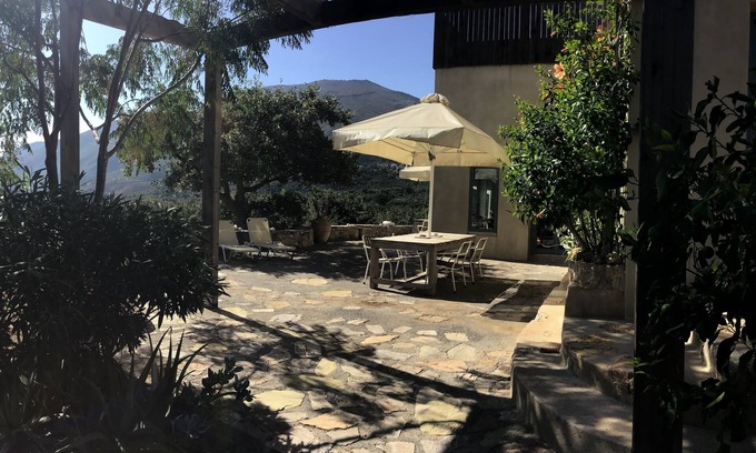 East Mani Villa | Tranquilidad, magnífica vista, cielo estrellado, tranquilo y privado y siempre el mar