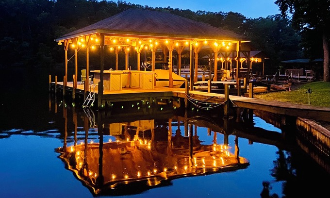 Norwood Casa | Tranquility on Lake Tillery , whole house with large dock & paddle boards!
