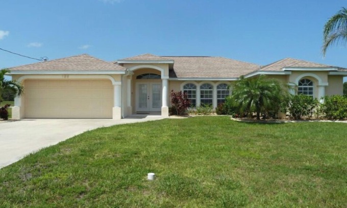 White Marsh Villa | Tranquility: Sun, Serenity & Space – 4BR/3BA Pool Retreat for 6 in Rotonda West