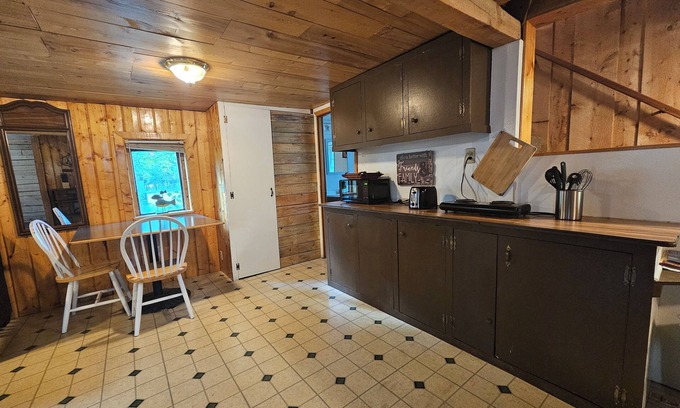 Kenny Lake Casa | Trapper Cabin: Two-bedroom Dog Friendly