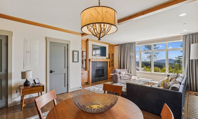 Moscow Villa | TrappHof: 2 br, fireplace, a/c, patio & views, resort amenities!