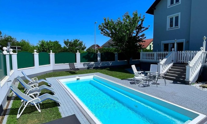 Wittau Apartamento | Traum Apartment mit Pool + Balkon