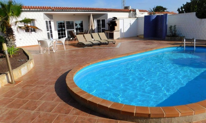 Bahia Calma Chalet De Esquí | Traumchalet con gran terraza y piscina privada