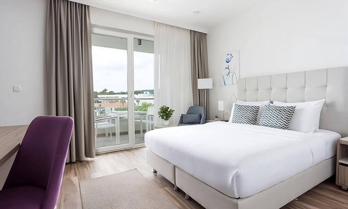 Ulcinj Hotel | Travel Destination! Comfortable 2BR Suite, w/ Outdoor Pools and Beachfront!