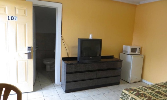 El Campo Hotel | Travel Inn & Suites