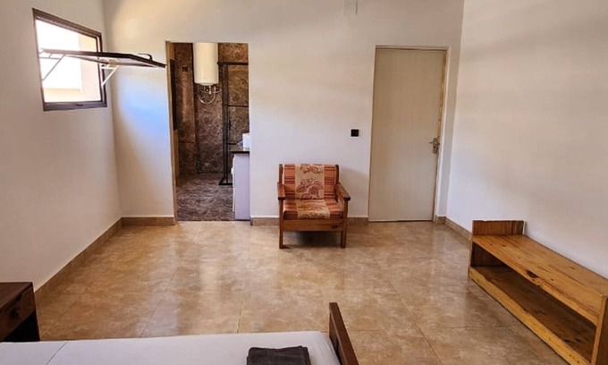 Ambohibao Cama Y Desayuno | Traveler's Guest House CH1