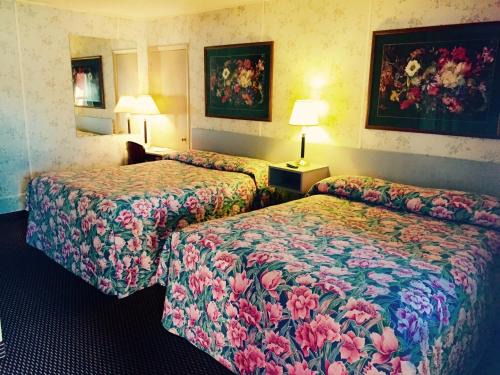 Salem Hotel | Travelers Inn Motel