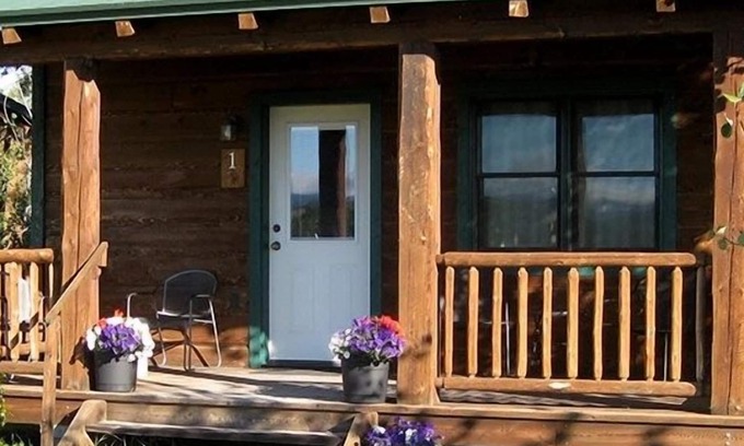 East Glacier Park Village Cabina | Travelers Rest Lodge
