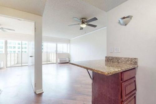 North Capitol Apartamento | Traveling Professionals. Garage Parking. Downtown.