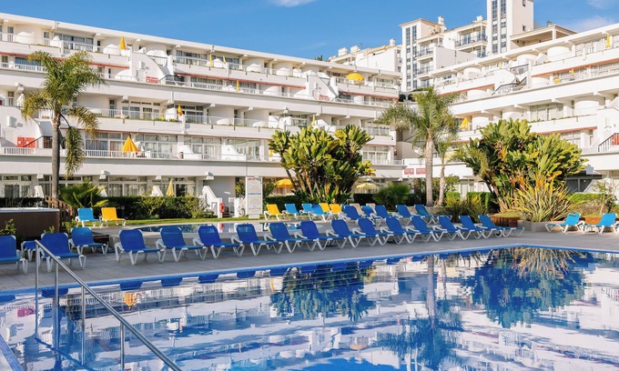 Areias de Sao Joao Hotel | Traveling w/your friends? 4 1BR Terrace Rooms Perfect for Group Vacation