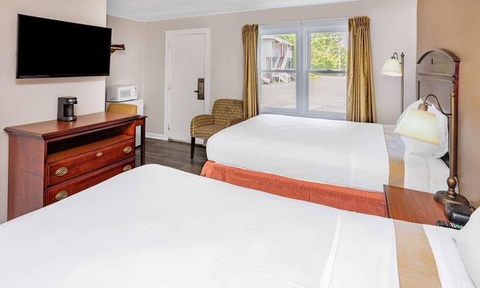 Great Barrington Hotel | Travelodge by Wyndham Great Barrington Berkshires