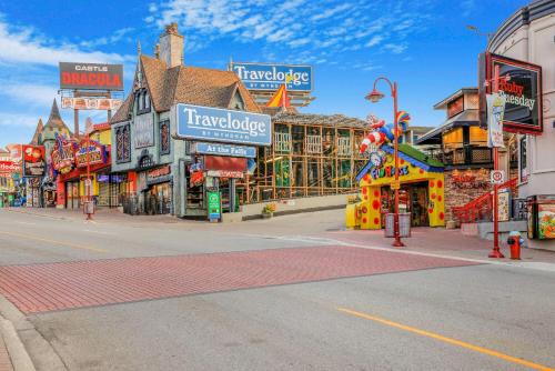 Niagara Falls Hotel | Travelodge by Wyndham Niagara Falls At the Falls
