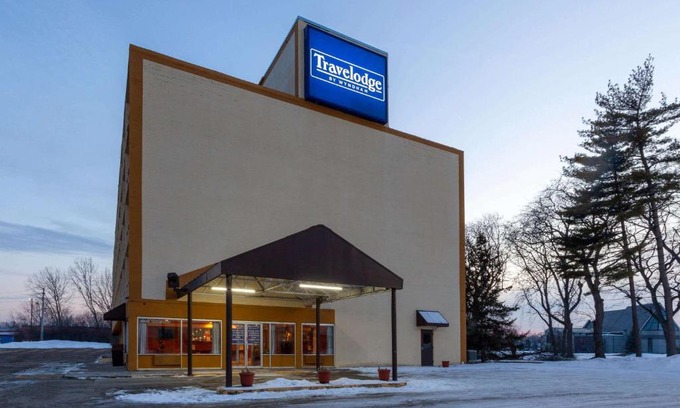 Brook Park Hotel | Travelodge by Wyndham Cleveland Airport