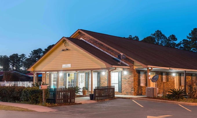 Santee Hotel | Travelodge by Wyndham Santee