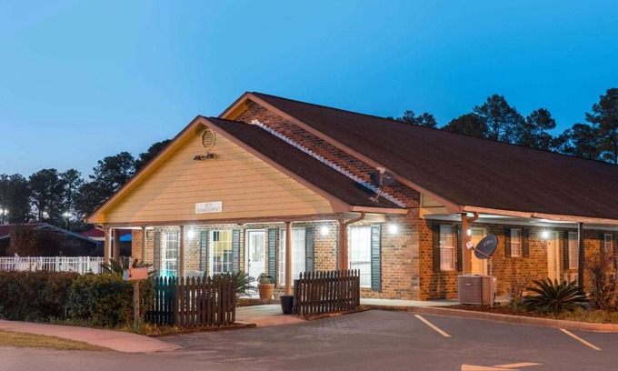 Santee Hotel | Travelodge by Wyndham Santee