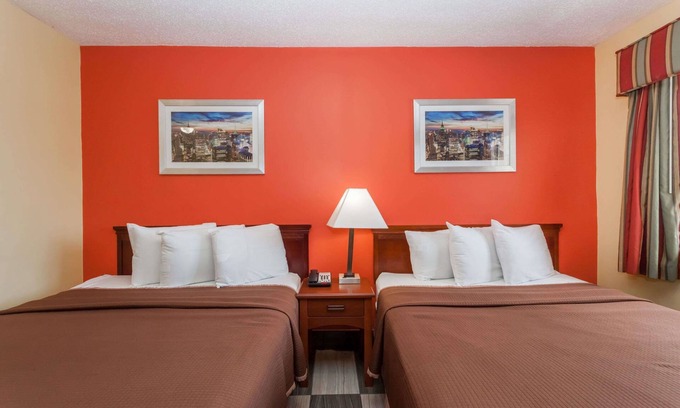 Jersey City Hotel | Travelodge by Wyndham Jersey City