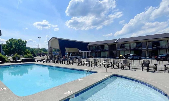 Pigeon Forge Hotel | Travelodge by Wyndham Pigeon Forge Dollywood Lane