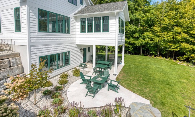 Mayfield Complejo | Traverse City Lakemore Resort Side by Side Luxury Lakefront Homes on Arbutus Lk