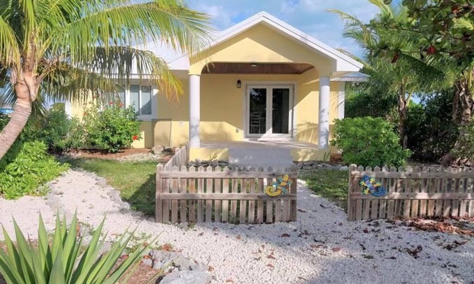 Treasure Cay Casa | Treasure Cay Marina View with Boat Slip