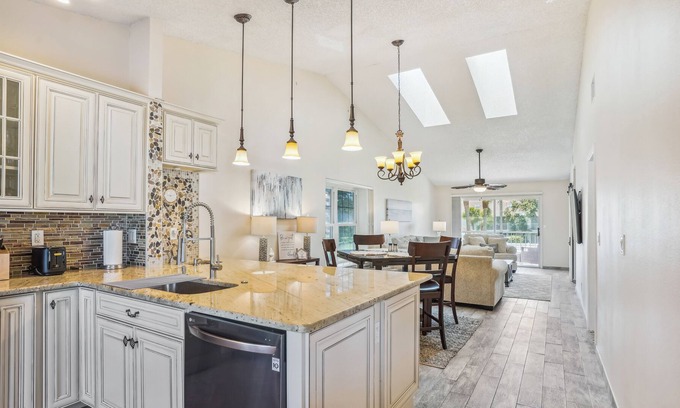 Capri Isle Casa | Treasure Island Retreat- Gulf Coast Relaxation Awaits!