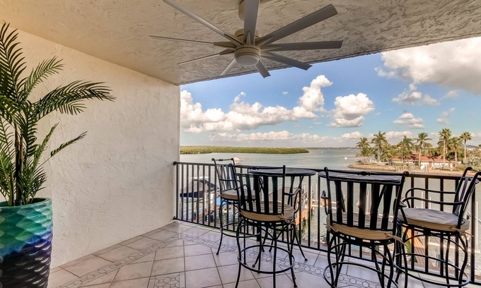 Capri Isle Condominio | Treasure Island Isle of Capri Pool 2/2
