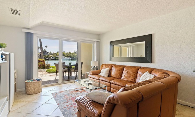 Capri Isle Condominio | Treasure Island Waterfront Condo on Peaceful Isle of Capri