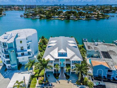 Treasure Island Casa | Treasure Trove Buccaneer | Waterfront with a Pool